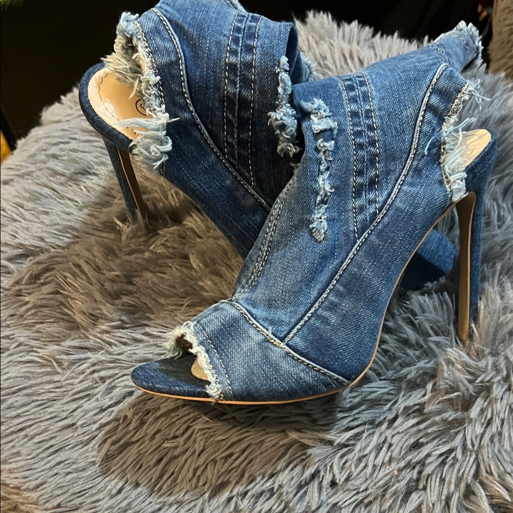 Chic Frayed Denim Peep-Toe Heels